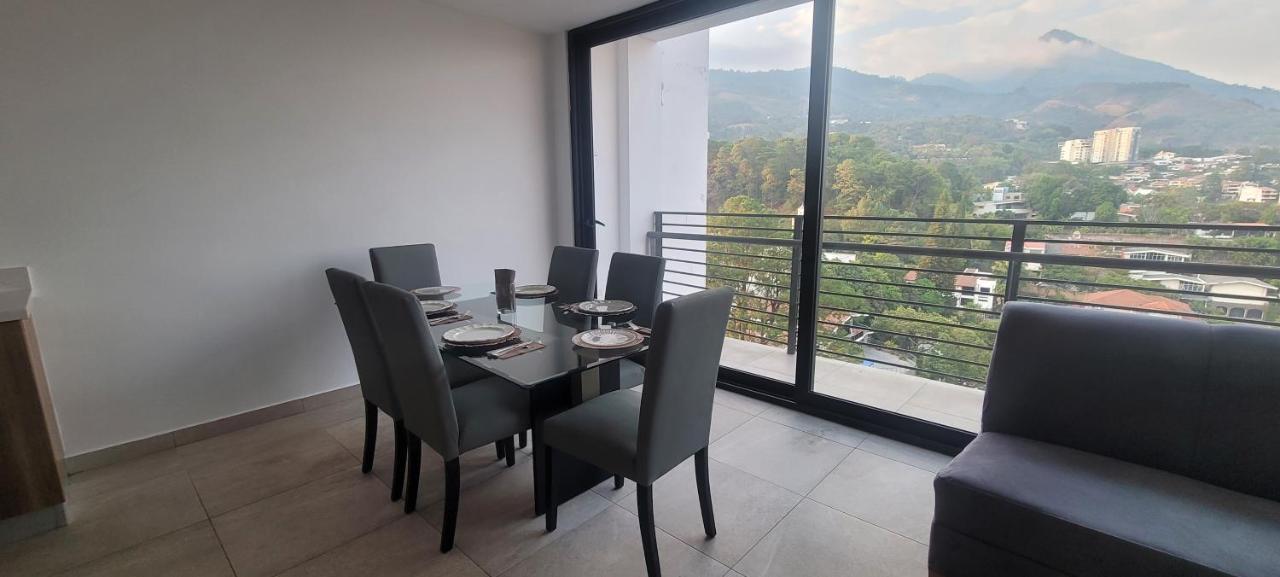Exclusivo Apto En Escalon En Condominio 105 Apartment